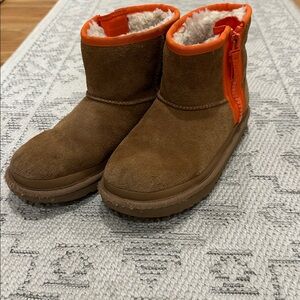 UGG Classic Mini Zipper Tape Logo Bootie in Chestnut
